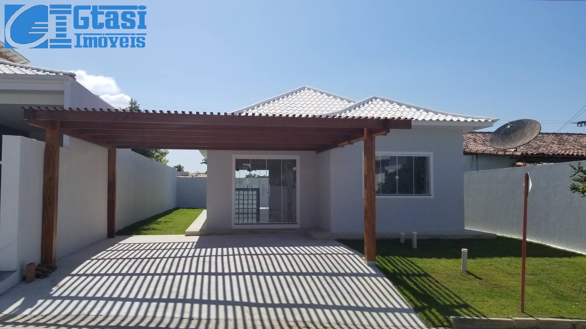 Casa à venda com 3 quartos, 300m² - Foto 1